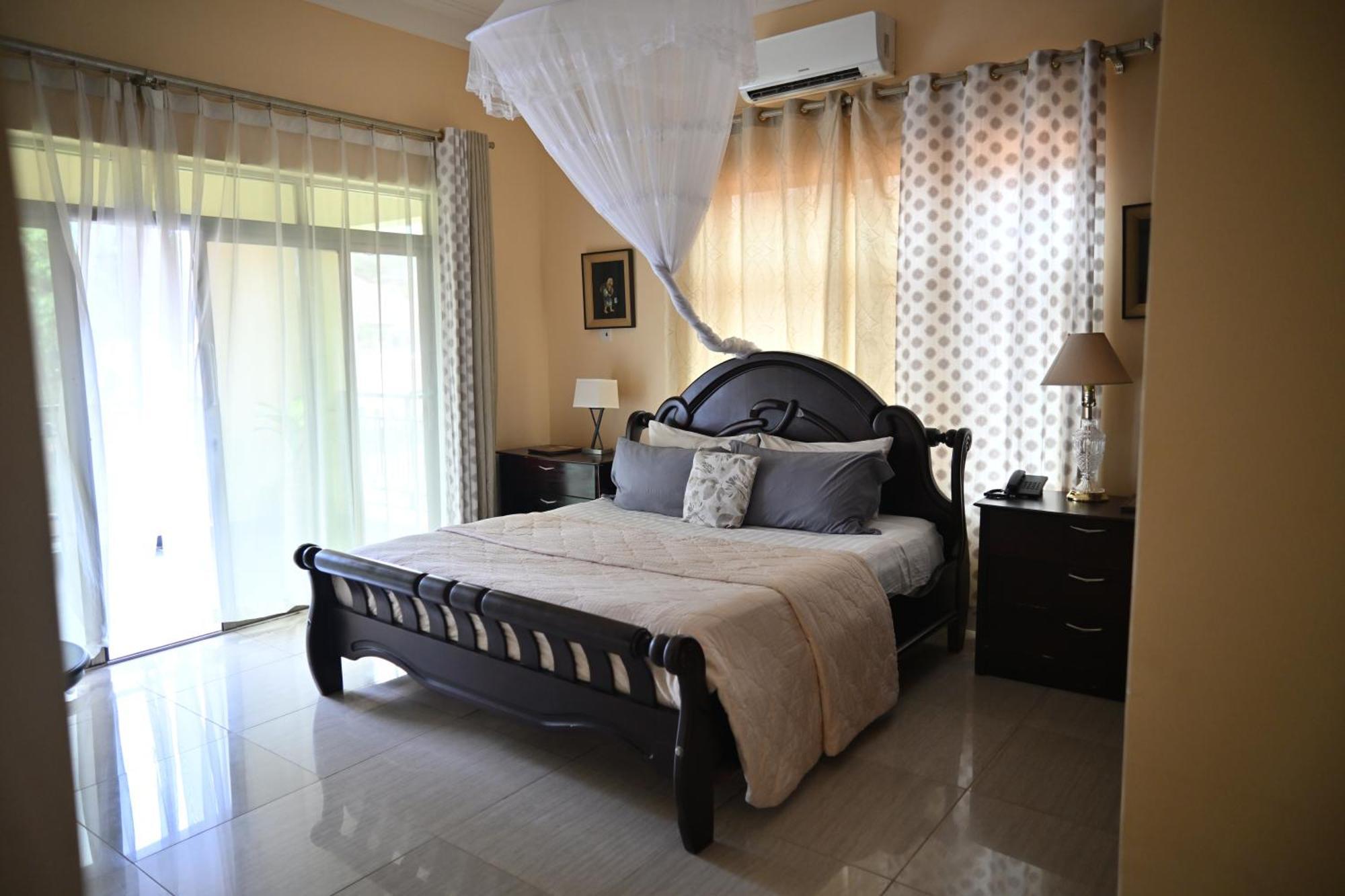 אנטבה Lakepoint Villa מראה חיצוני תמונה