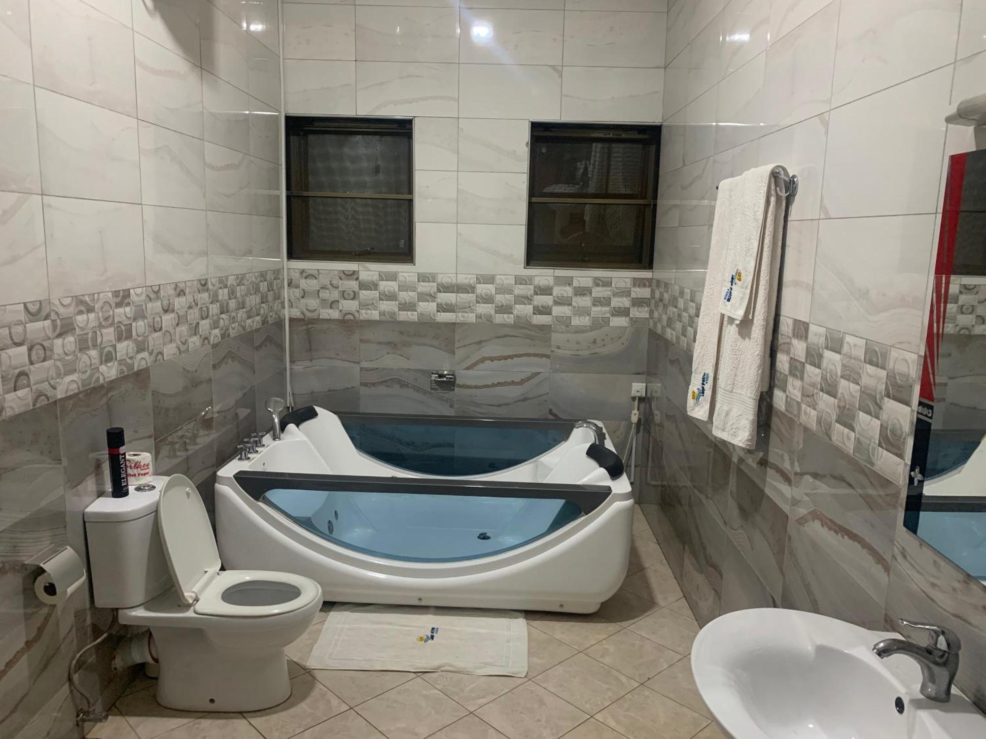 אנטבה Lakepoint Villa מראה חיצוני תמונה