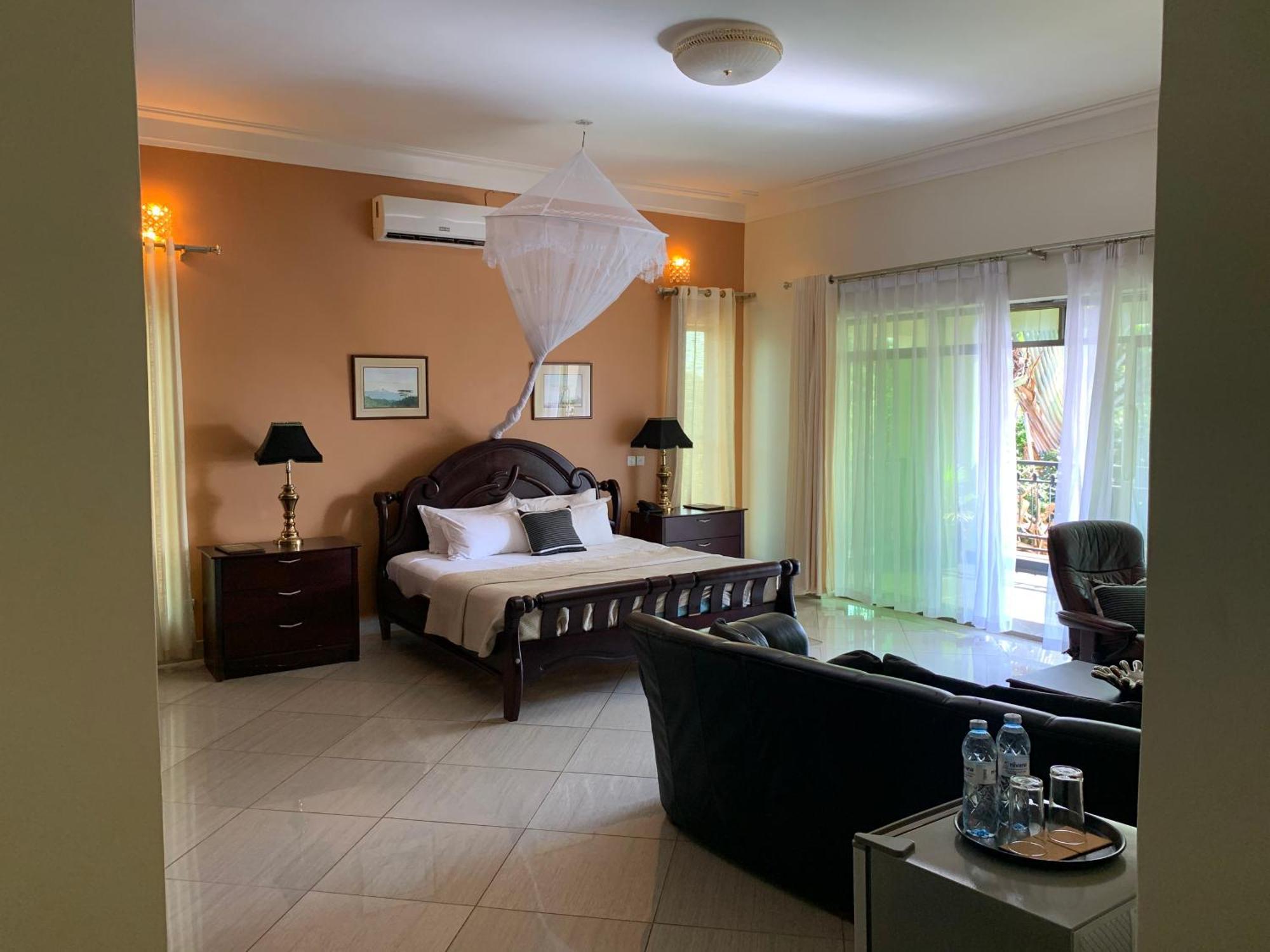 אנטבה Lakepoint Villa מראה חיצוני תמונה