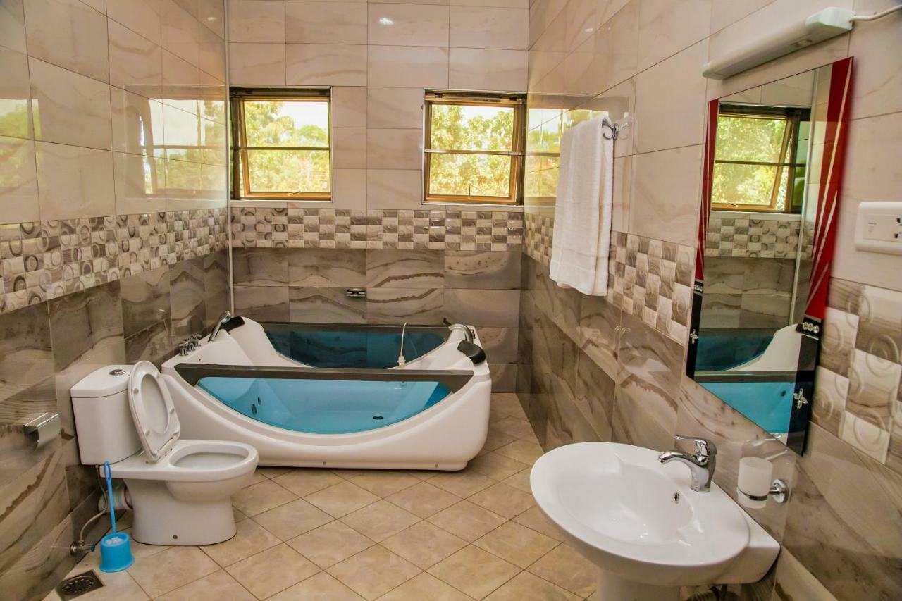 אנטבה Lakepoint Villa מראה חיצוני תמונה