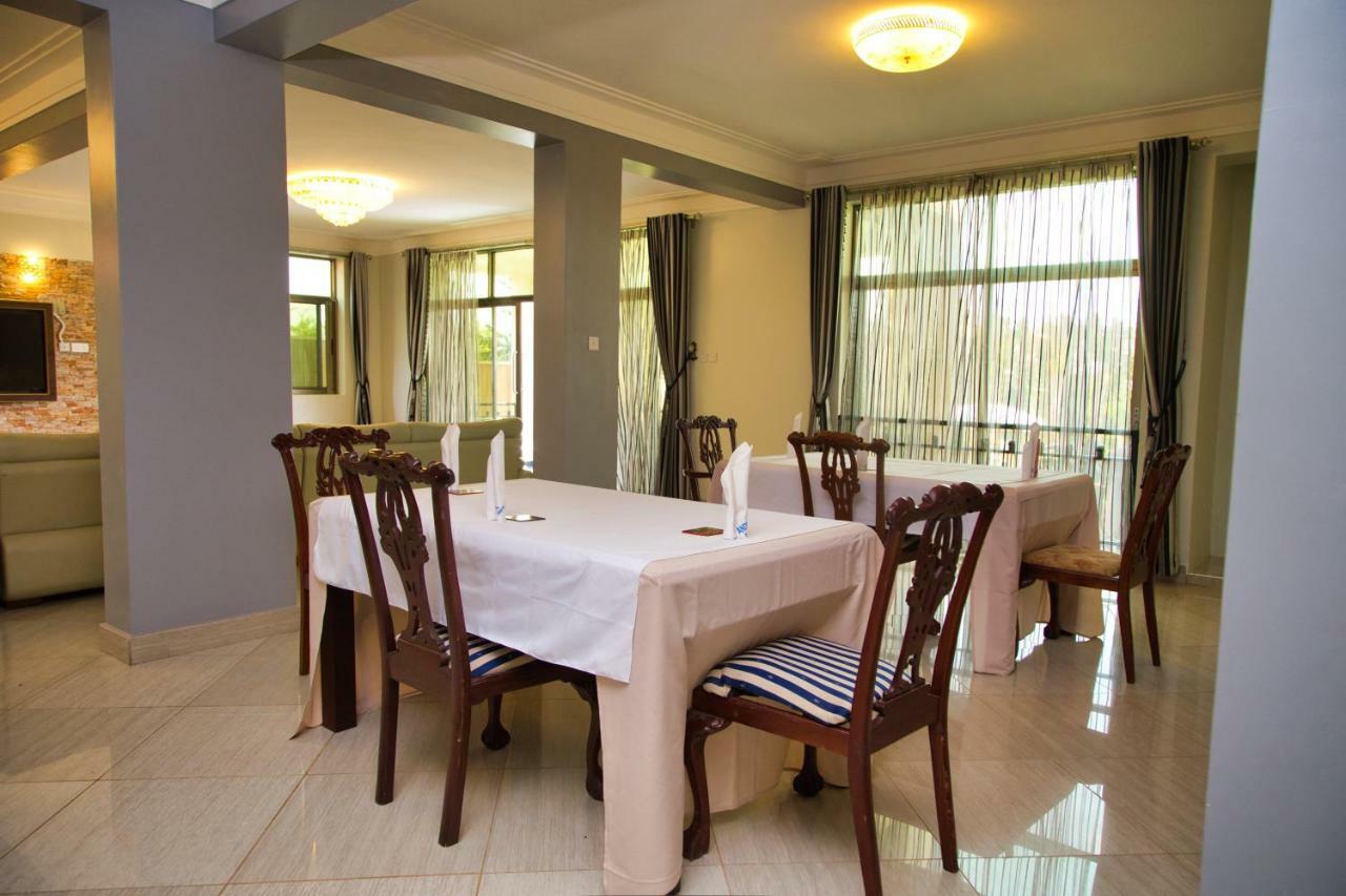 אנטבה Lakepoint Villa מראה חיצוני תמונה
