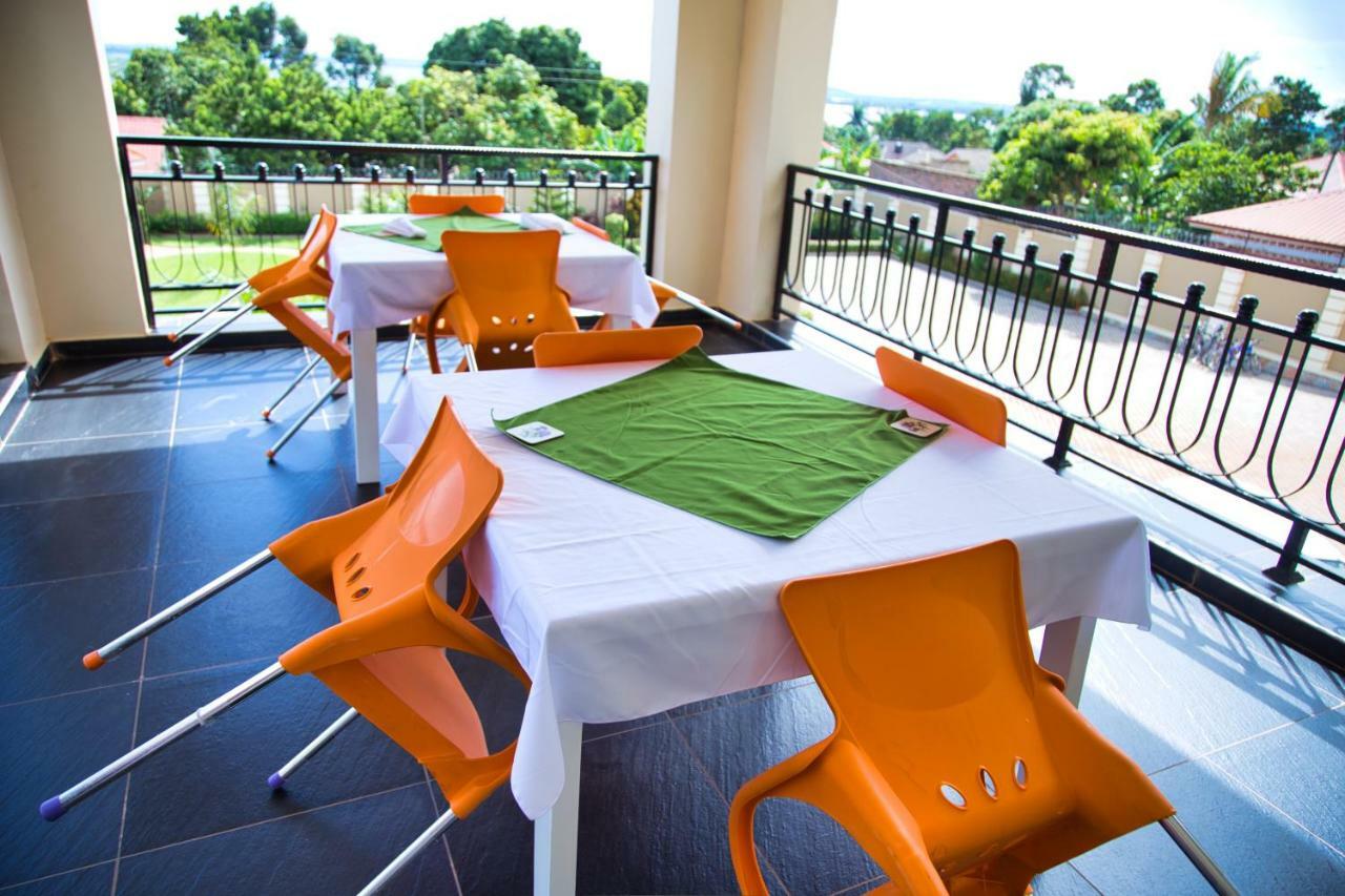 אנטבה Lakepoint Villa מראה חיצוני תמונה