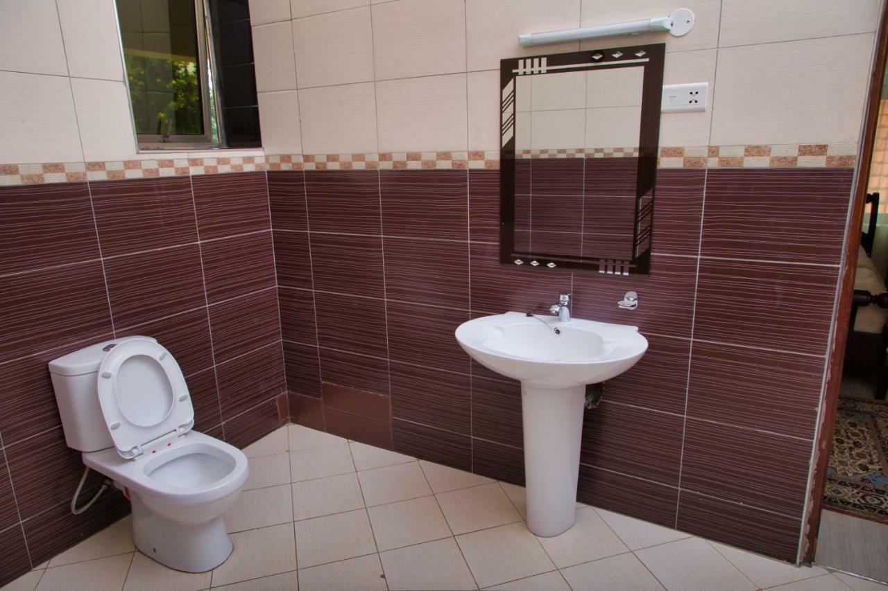 אנטבה Lakepoint Villa מראה חיצוני תמונה